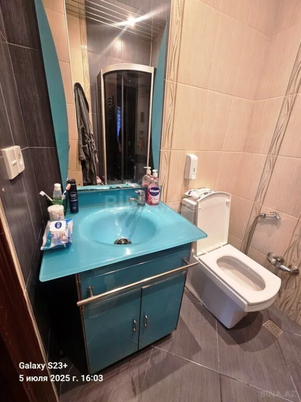 Satılır 4 otaqlı mənzil 180 m²