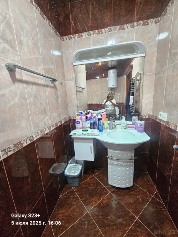 Satılır 4 otaqlı mənzil 180 m²