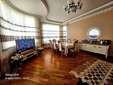 Satılır 4 otaqlı mənzil 180 m²