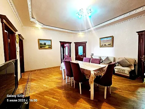 Satılır 4 otaqlı mənzil 180 m²