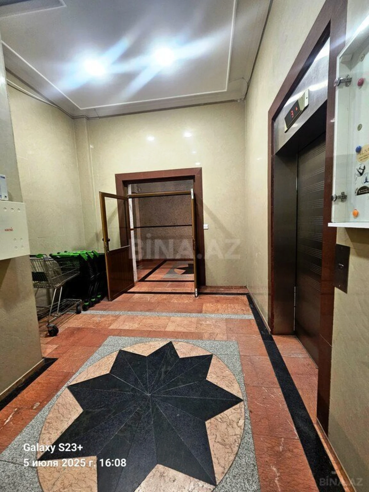 Satılır 4 otaqlı mənzil 180 m²