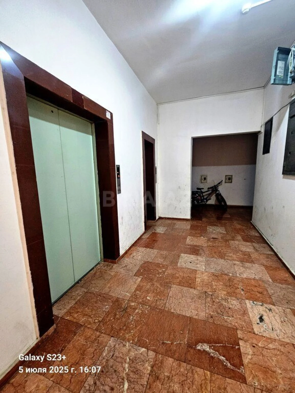 Satılır 4 otaqlı mənzil 180 m²