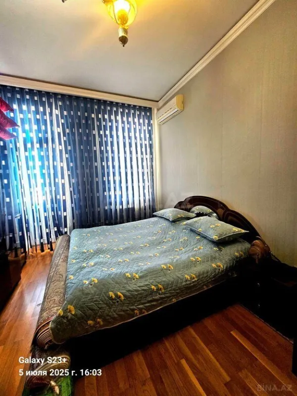 Satılır 4 otaqlı mənzil 180 m²