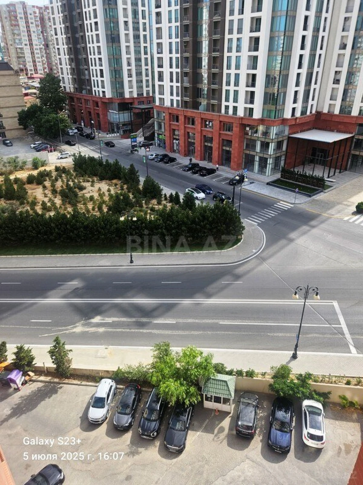Satılır 4 otaqlı mənzil 180 m²