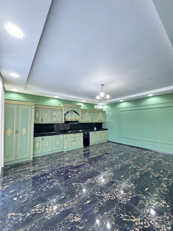 Satılır 5 otaqlı həyət evi 330 m²