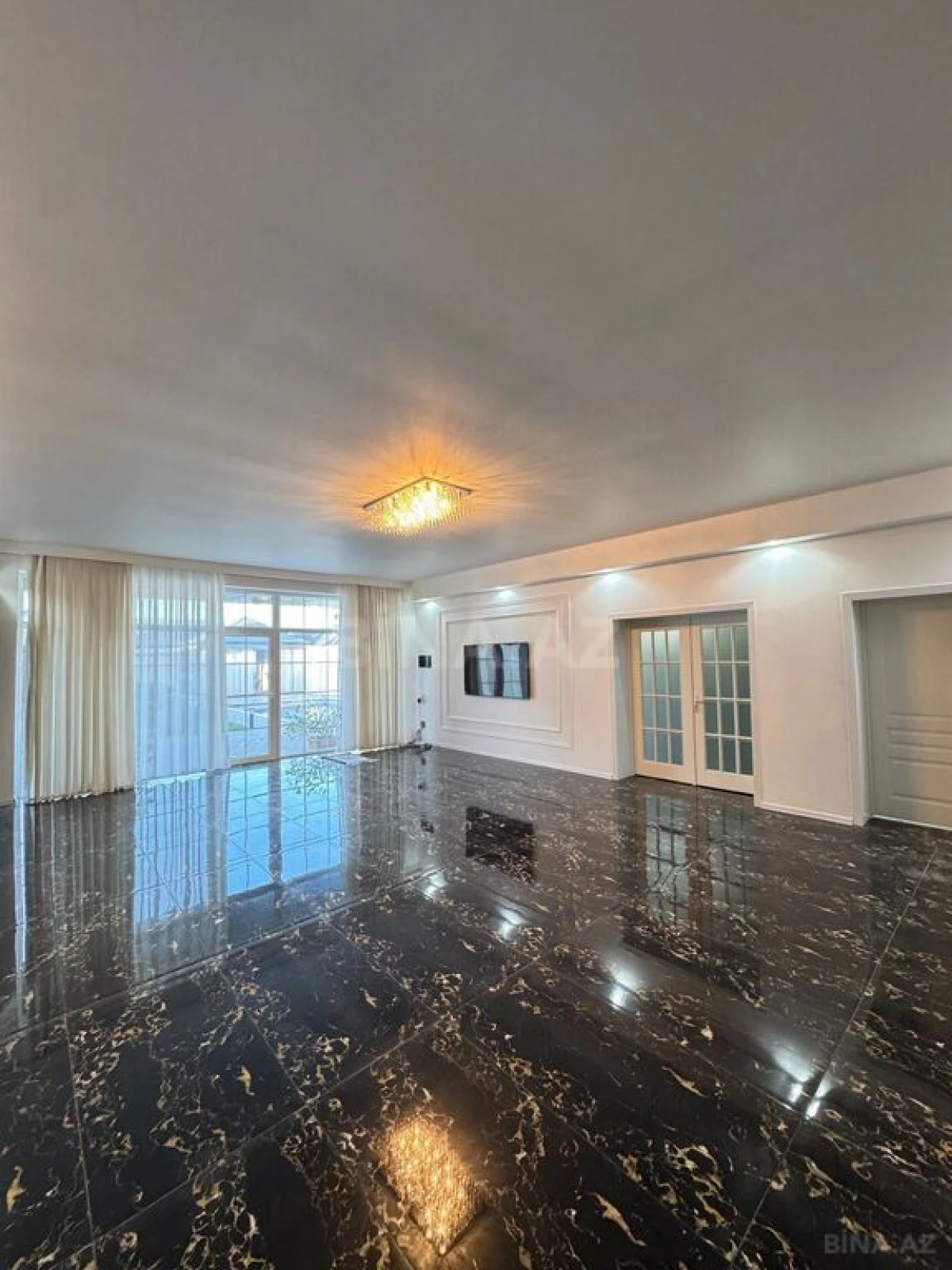 Satılır 5 otaqlı həyət evi 330 m²