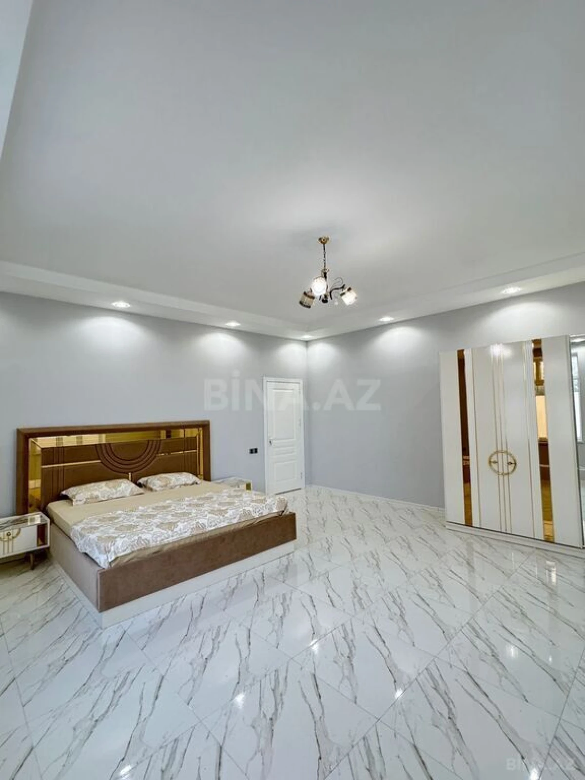 Satılır 5 otaqlı həyət evi 330 m²