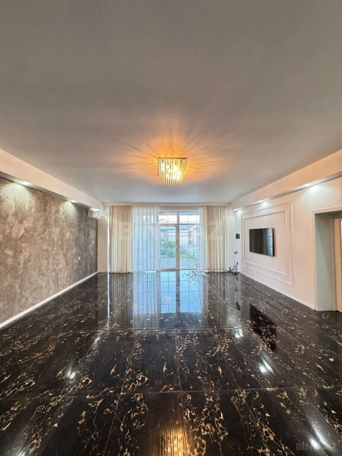 Satılır 5 otaqlı həyət evi 330 m²