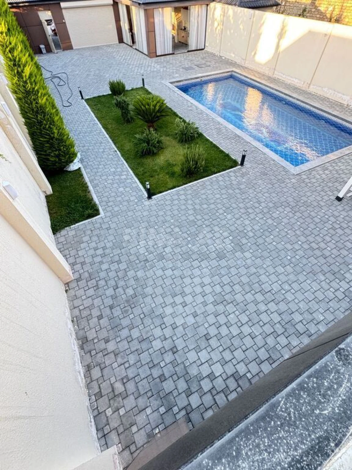 Satılır 5 otaqlı həyət evi 330 m²