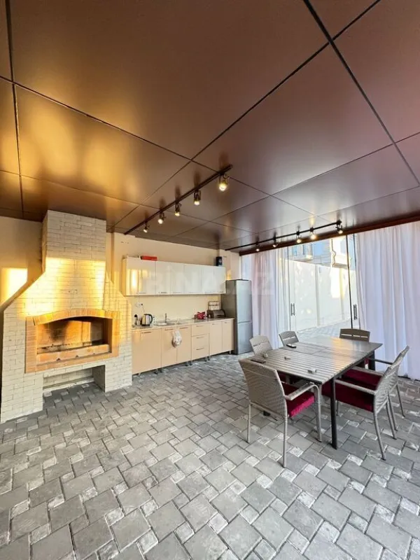 Satılır 5 otaqlı həyət evi 330 m²