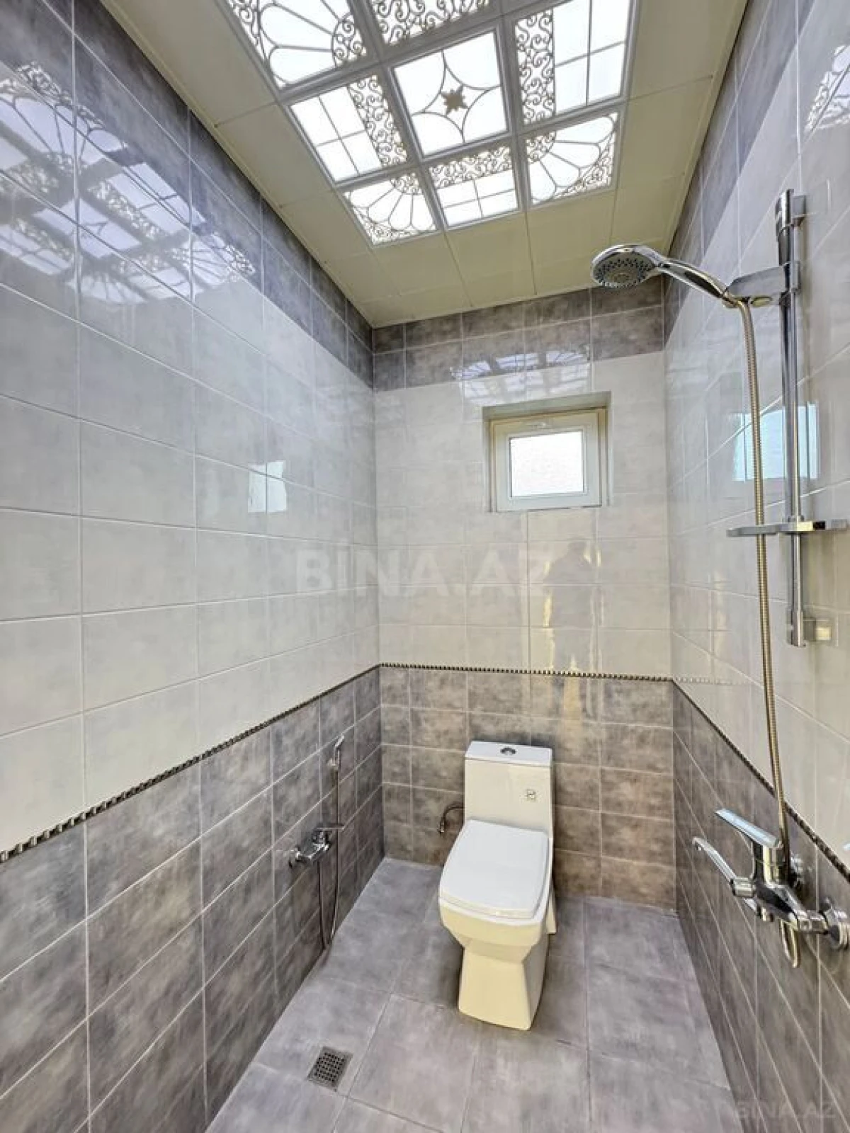 Satılır 5 otaqlı həyət evi 330 m²