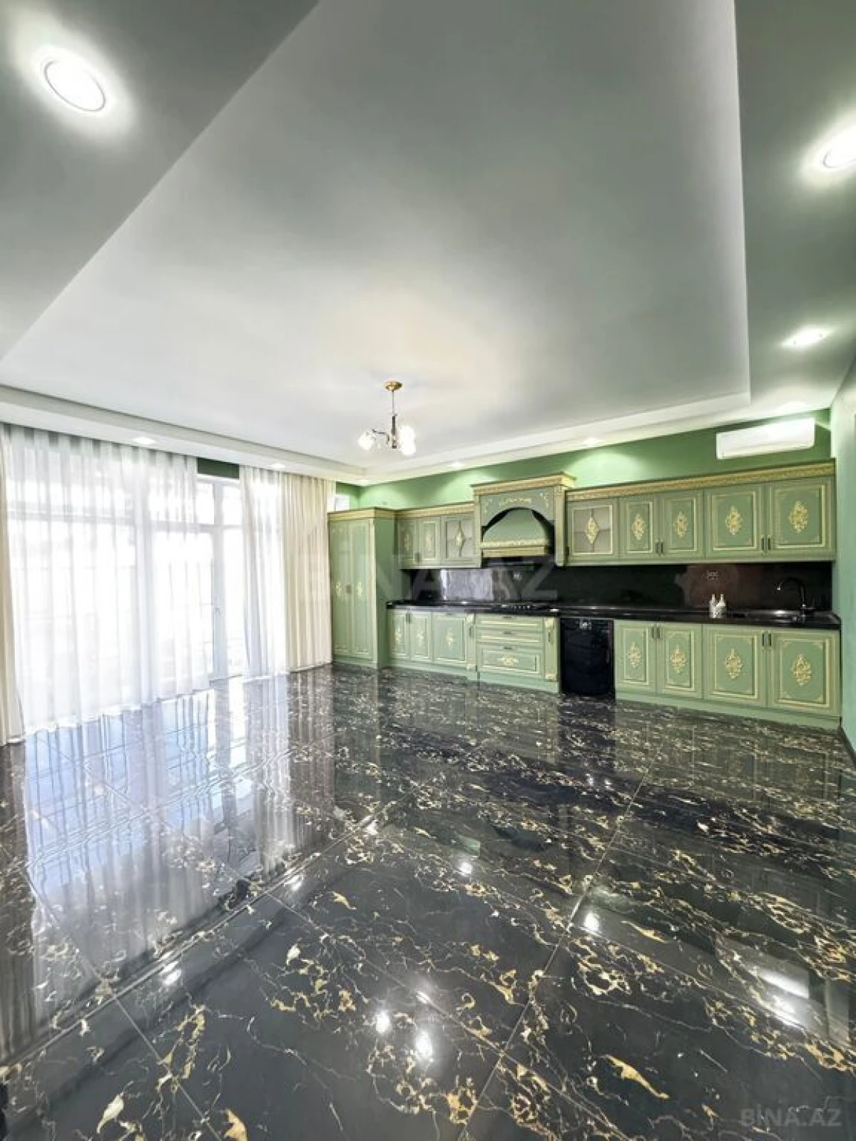 Satılır 5 otaqlı həyət evi 330 m²