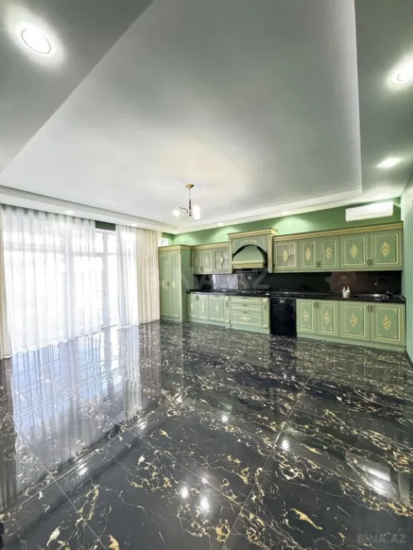 Satılır 5 otaqlı həyət evi 330 m²