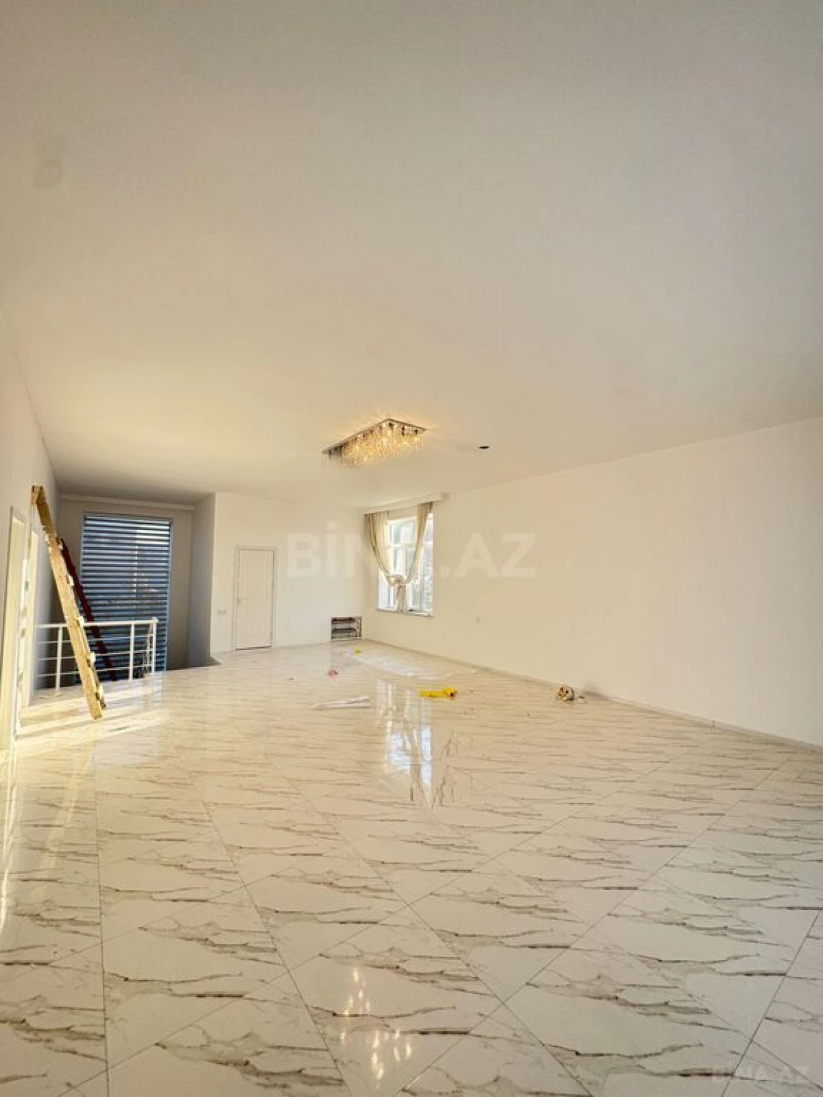 Satılır 5 otaqlı həyət evi 330 m²