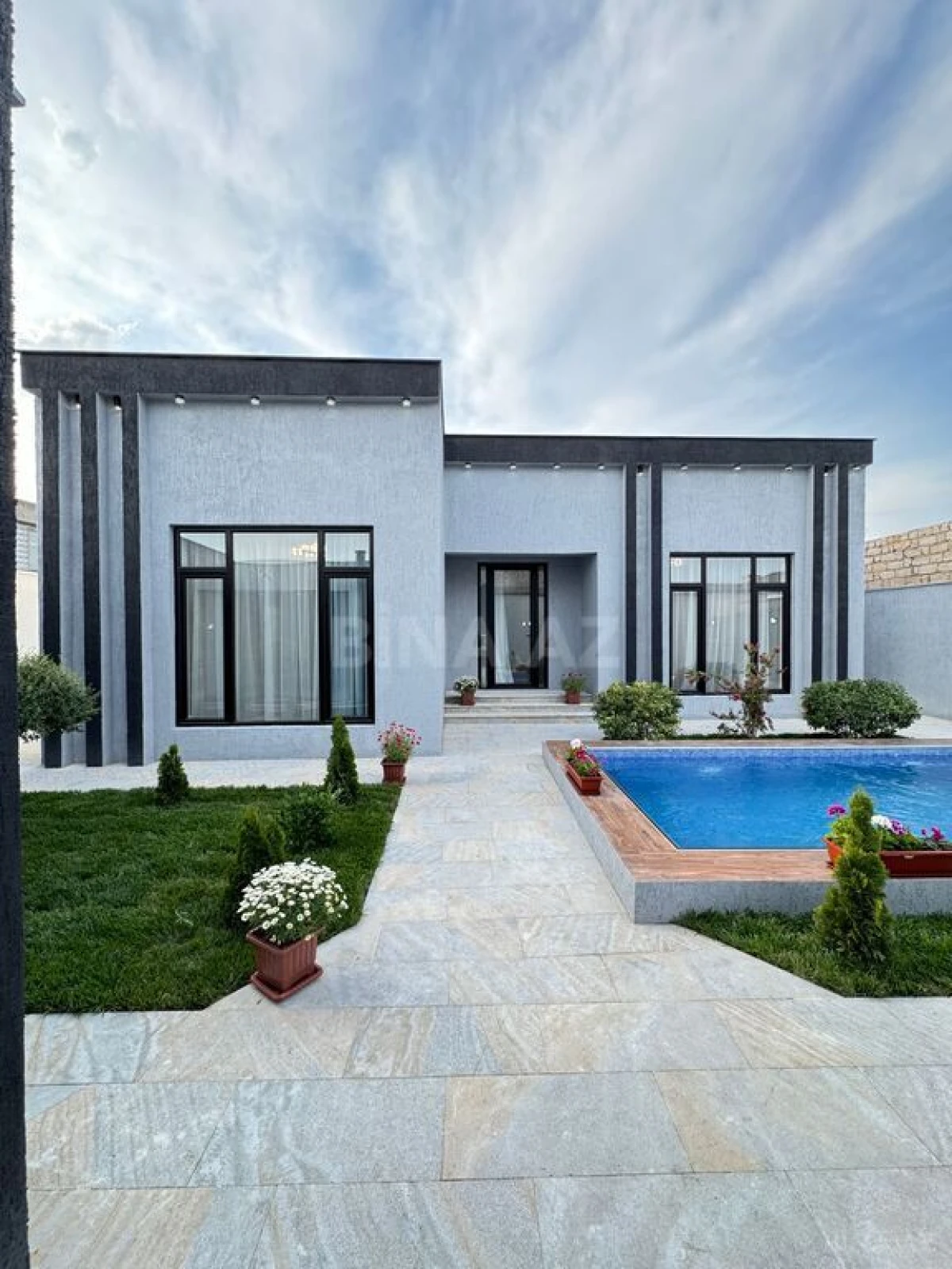 Satılır 4 otaqlı həyət evi 160 m²