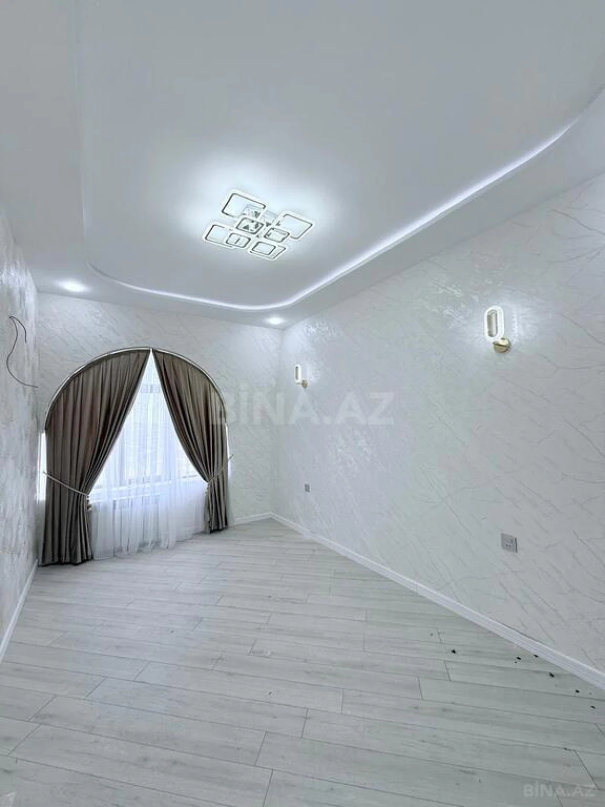 Satılır 2 otaqlı mənzil 61 m²