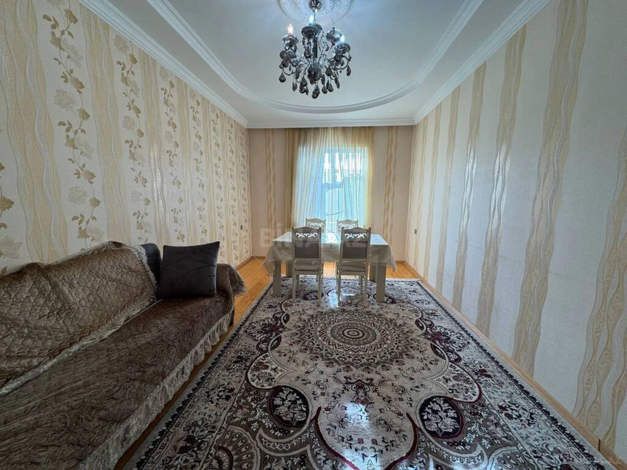 Satılır 5 otaqlı həyət evi 200 m²