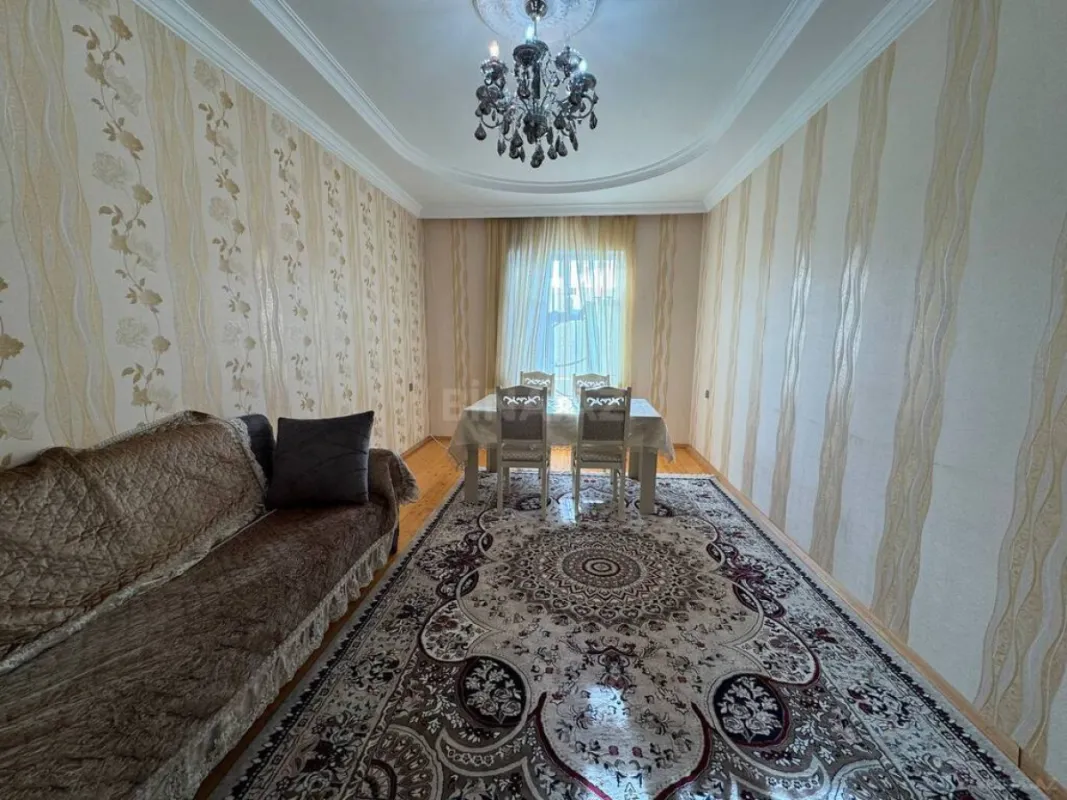 Satılır 5 otaqlı həyət evi 200 m²