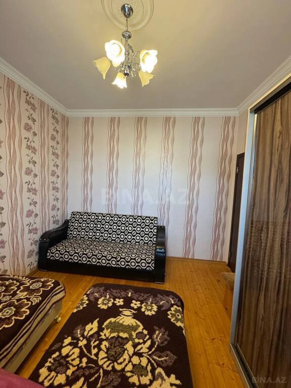 Satılır 5 otaqlı həyət evi 200 m²