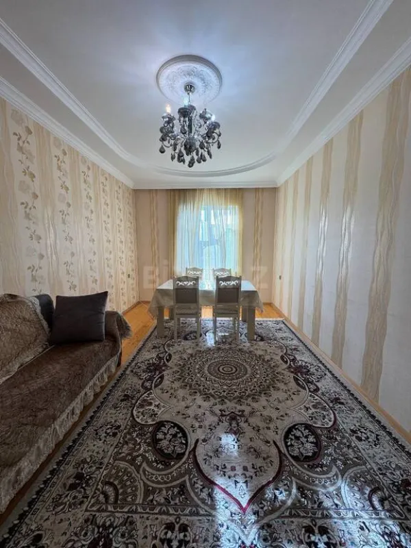 Satılır 5 otaqlı həyət evi 200 m²