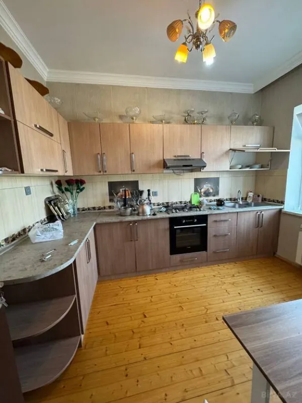 Satılır 5 otaqlı həyət evi 200 m²