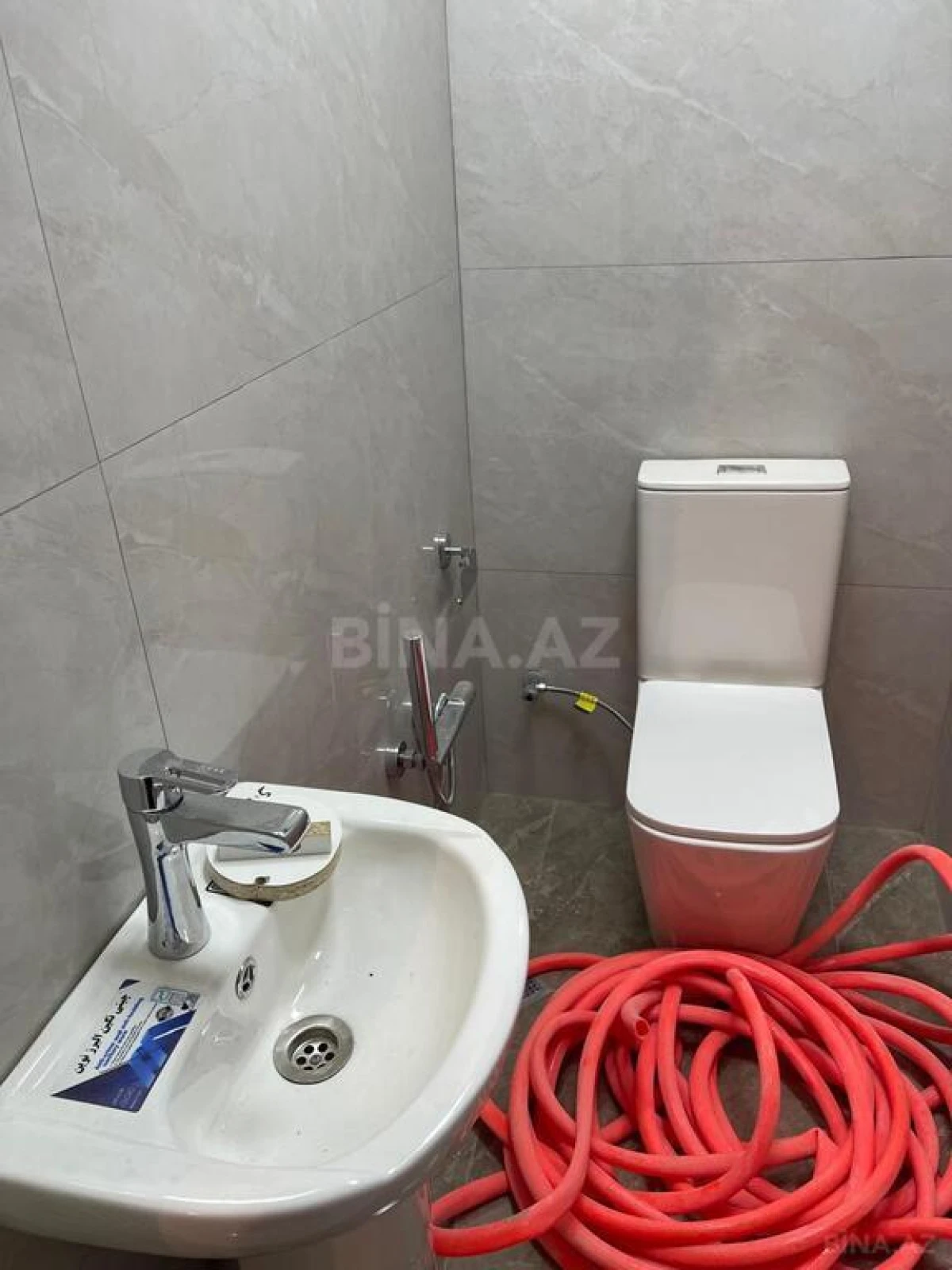 Satılır 2 otaqlı mənzil 65 m²