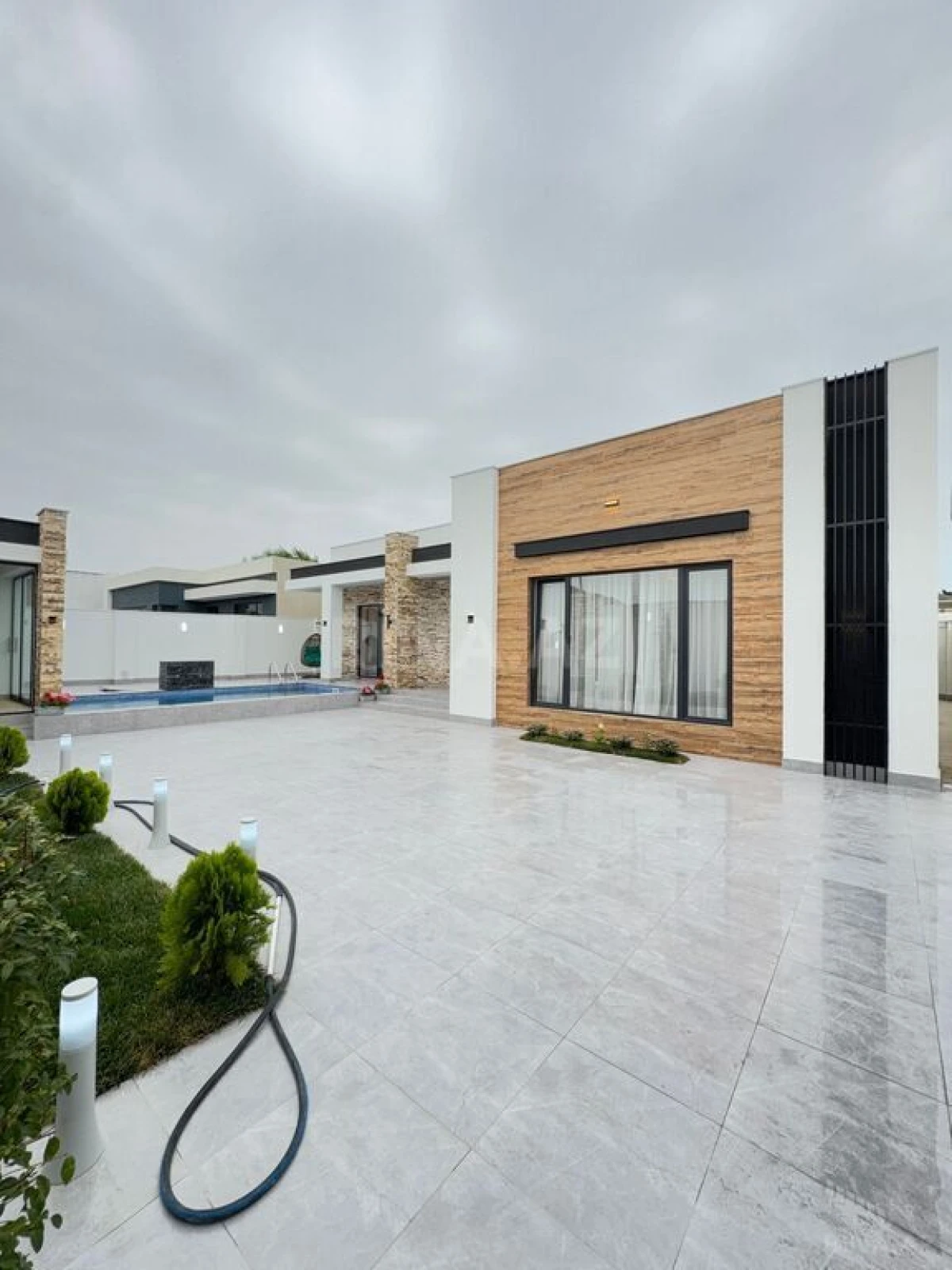 Satılır 4 otaqlı həyət evi 165 m²