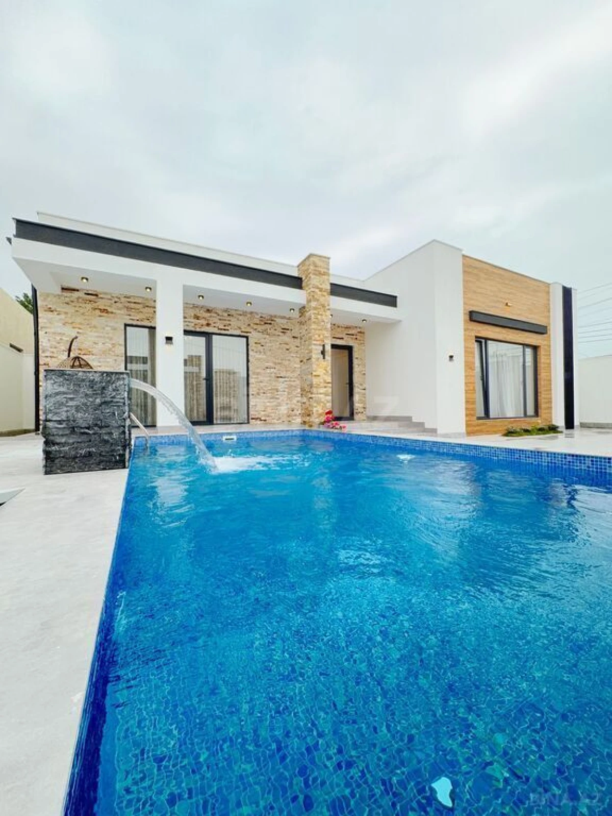 Satılır 4 otaqlı həyət evi 165 m²