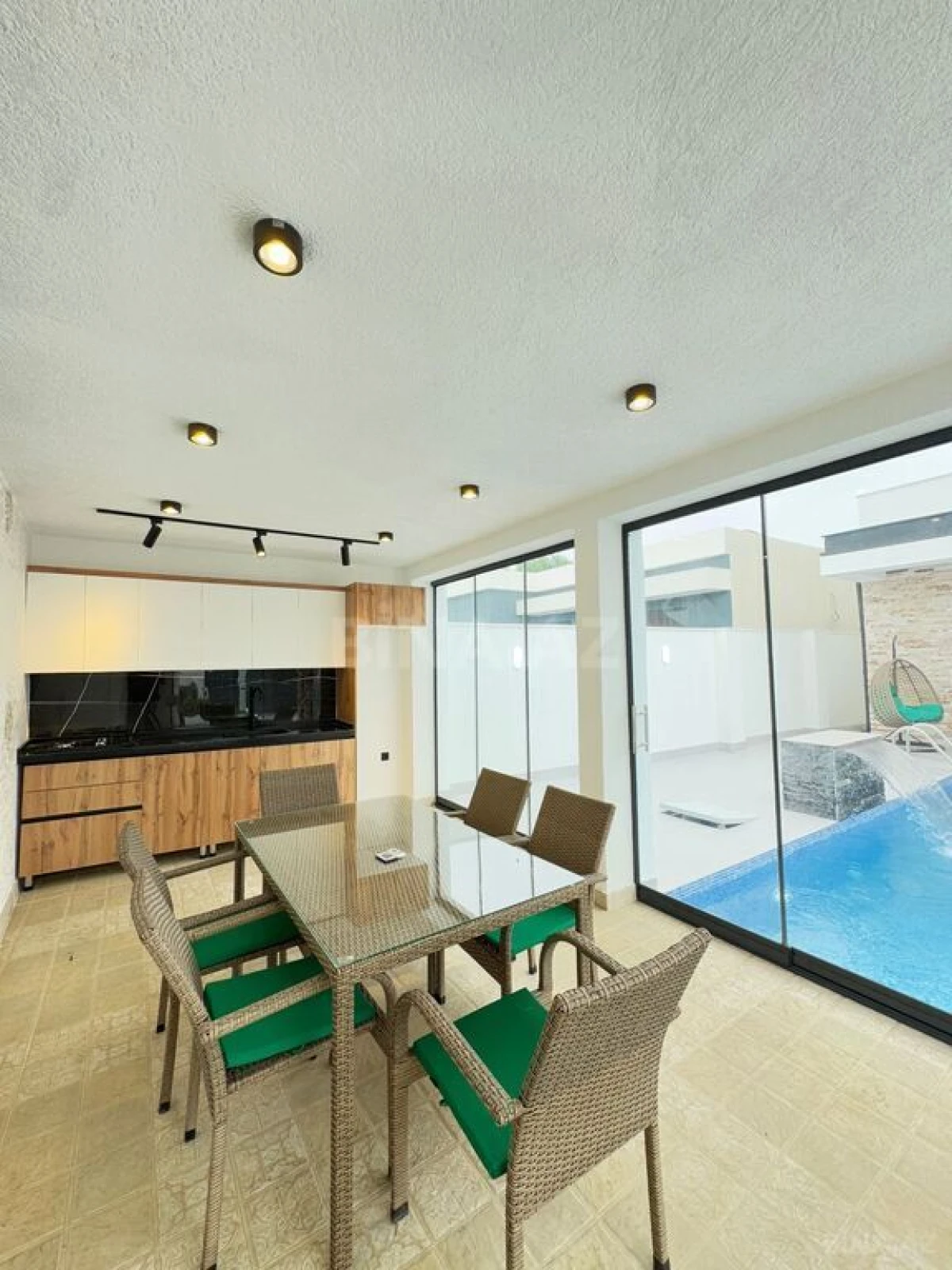 Satılır 4 otaqlı həyət evi 165 m²