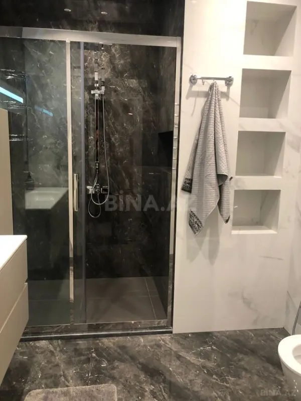 Satılır 4 otaqlı mənzil 126 m²