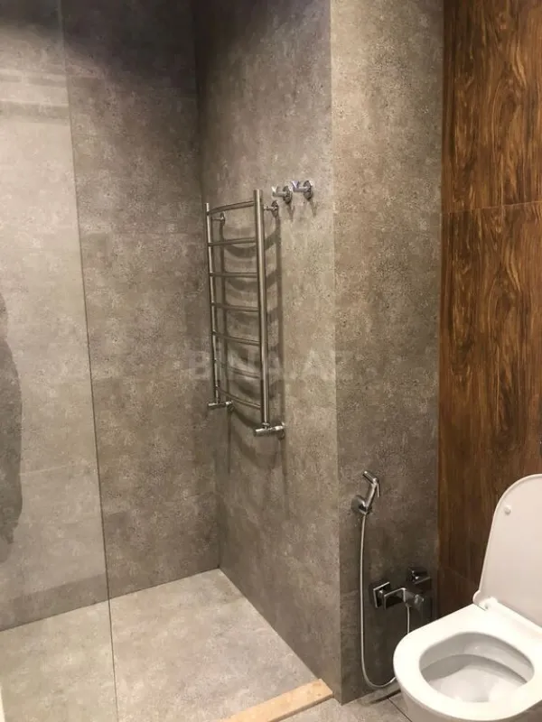 Satılır 4 otaqlı mənzil 126 m²
