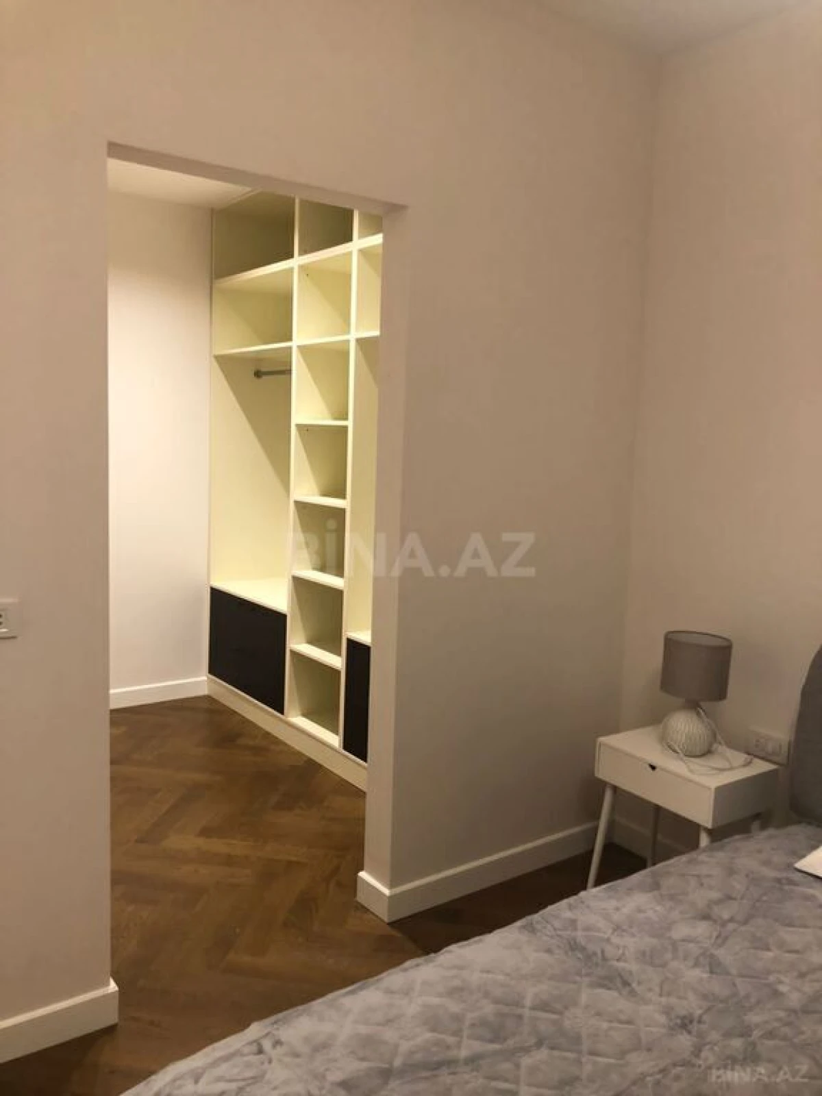 Satılır 4 otaqlı mənzil 126 m²