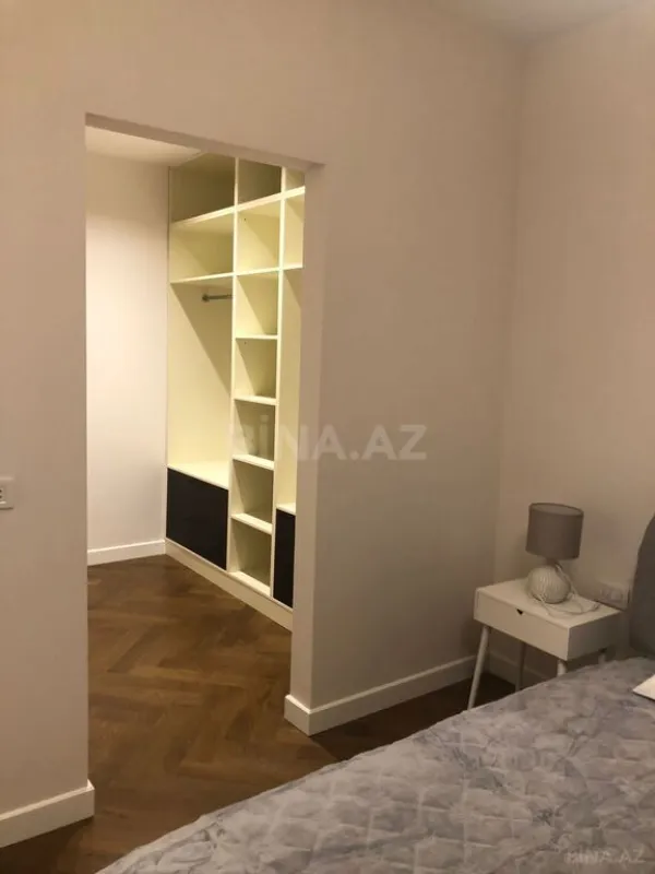 Satılır 4 otaqlı mənzil 126 m²