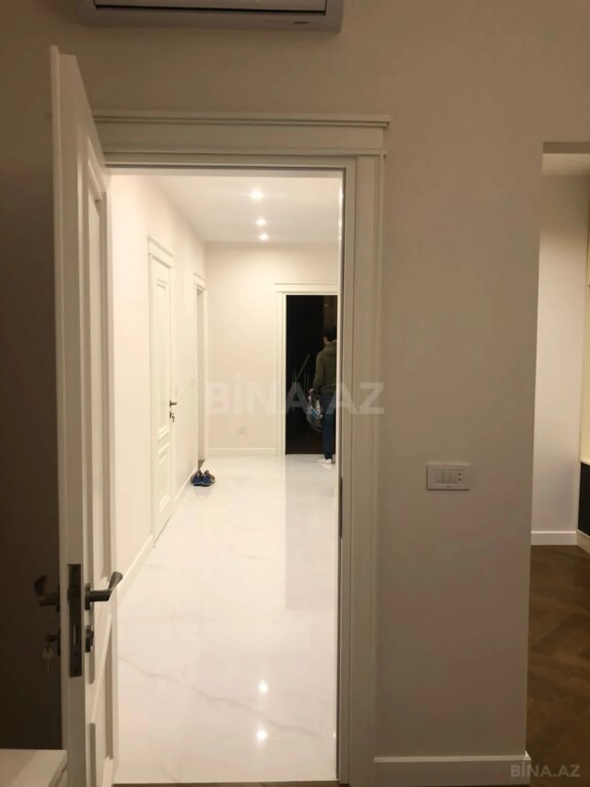 Satılır 4 otaqlı mənzil 126 m²