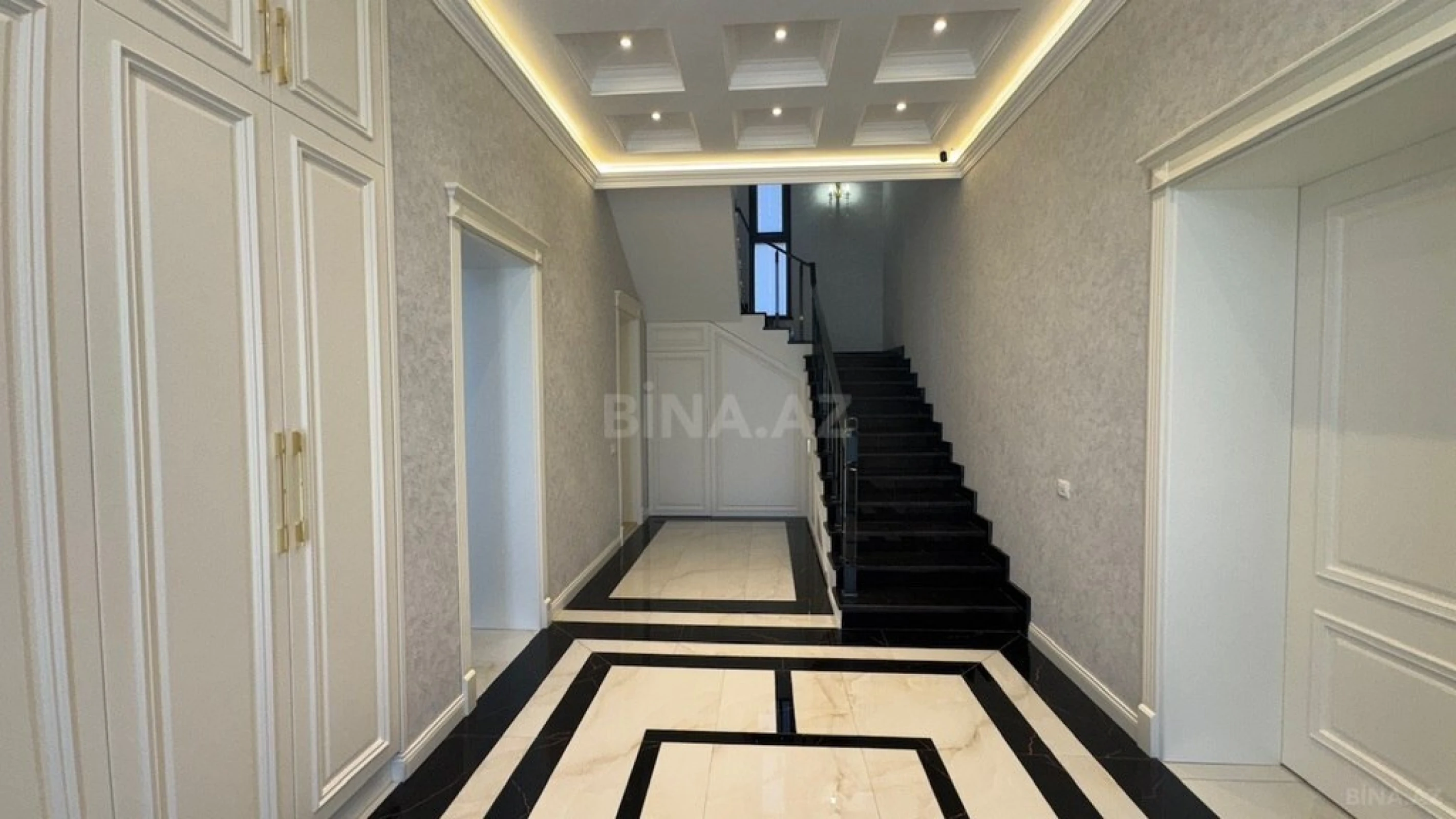 Satılır 5 otaqlı həyət evi 500 m²