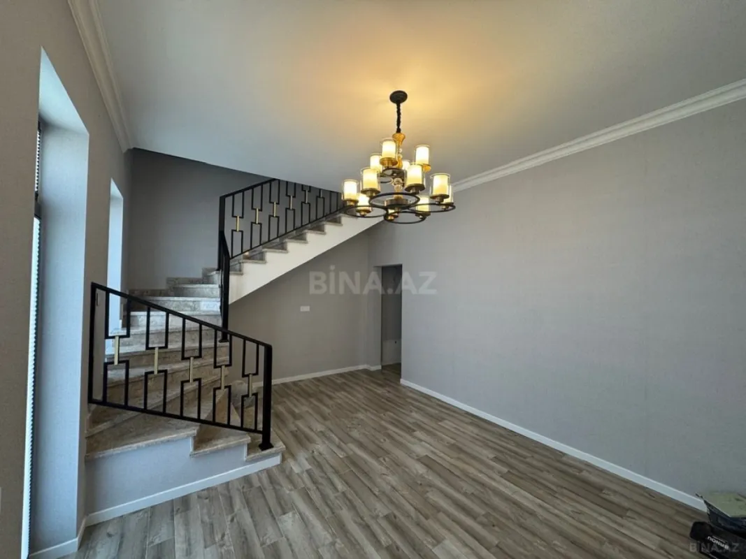 Satılır 5 otaqlı həyət evi 500 m²