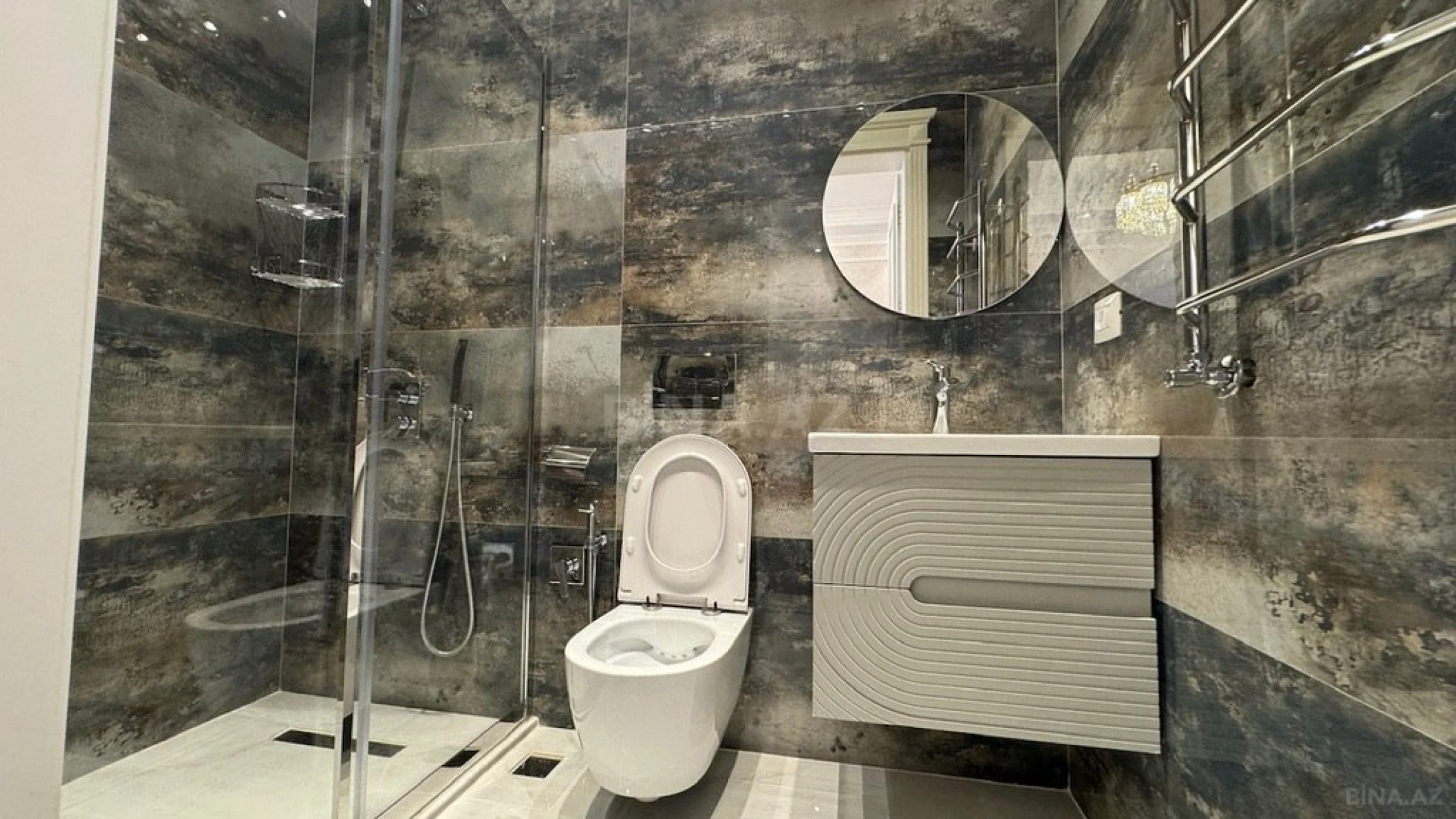 Satılır 5 otaqlı həyət evi 500 m²