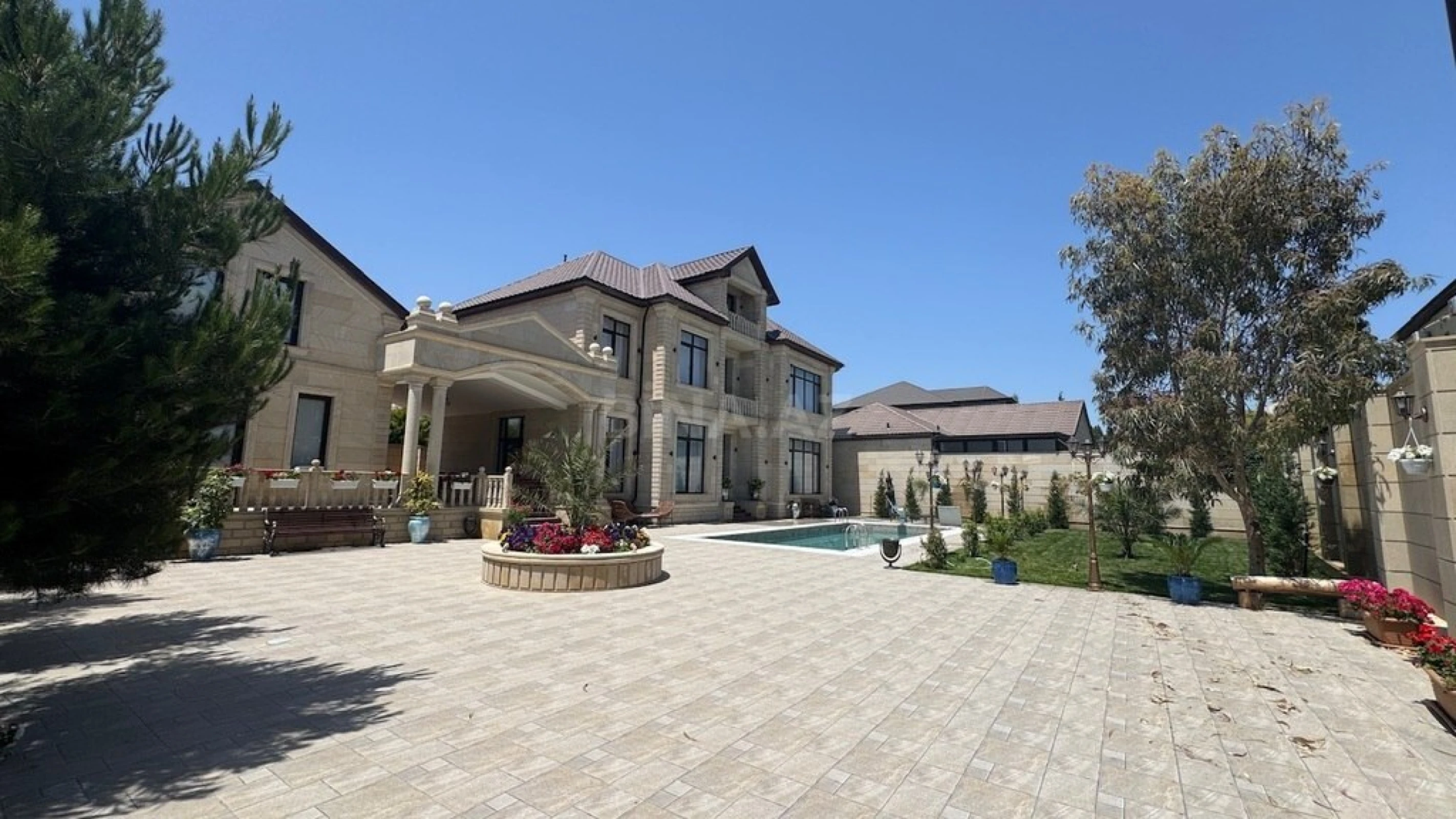 Satılır 5 otaqlı həyət evi 500 m²