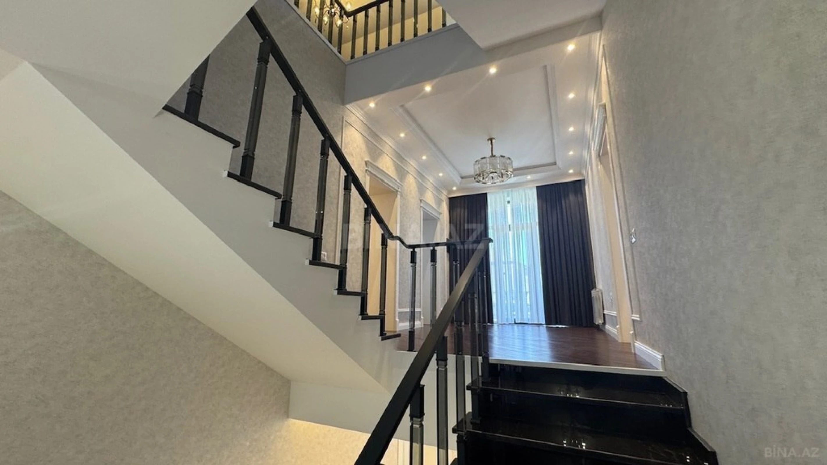 Satılır 5 otaqlı həyət evi 500 m²