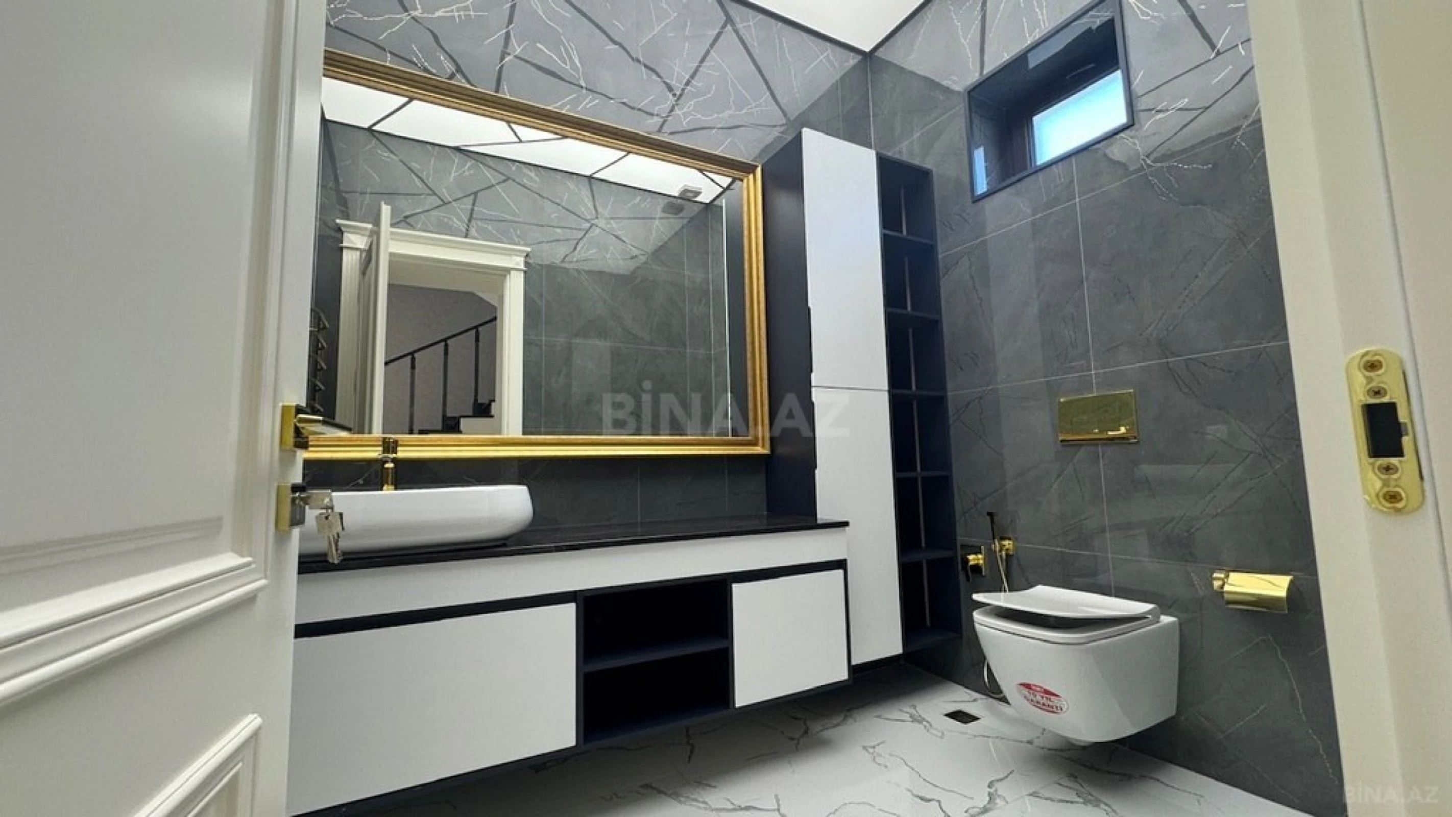 Satılır 5 otaqlı həyət evi 500 m²