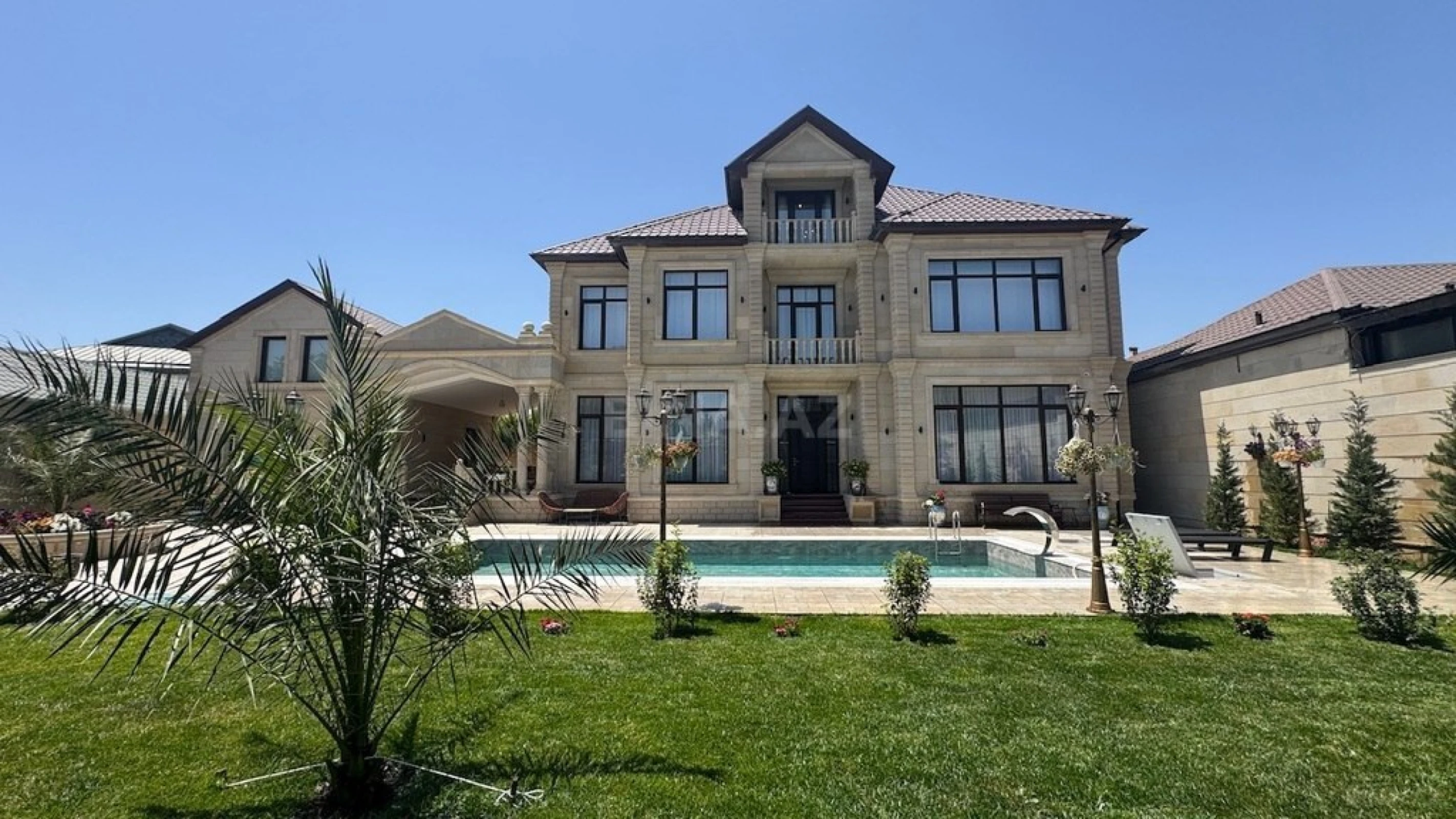 Satılır 5 otaqlı həyət evi 500 m²