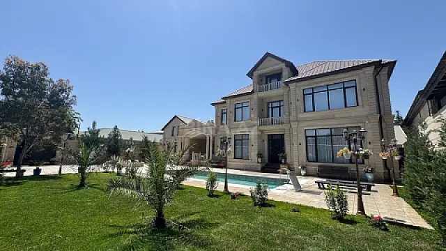 Satılır 5 otaqlı həyət evi 500 m²