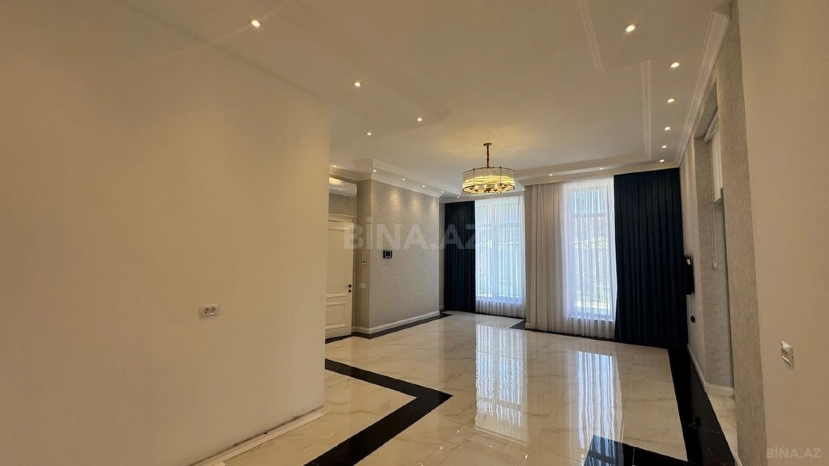Satılır 5 otaqlı həyət evi 500 m²