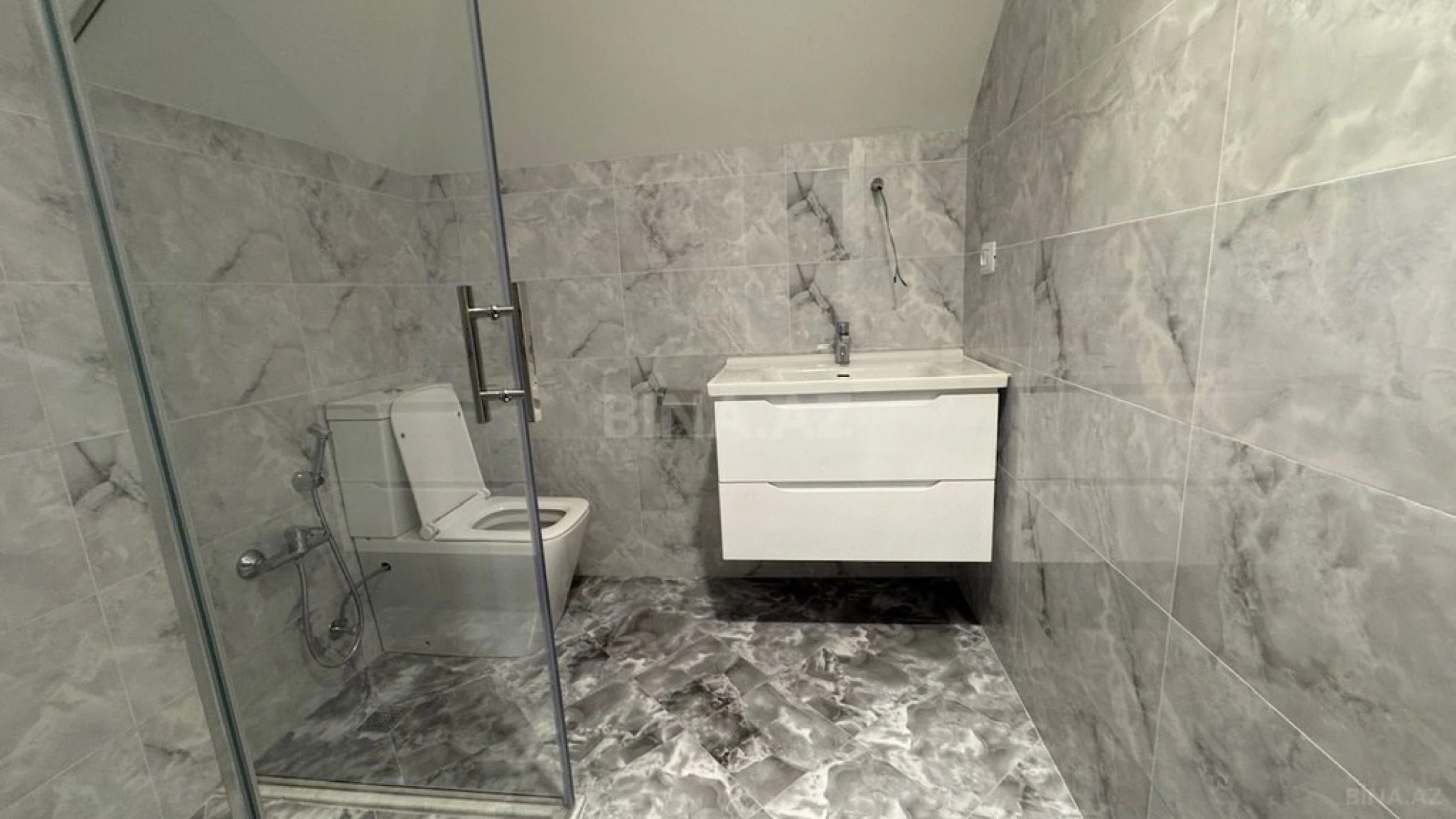 Satılır 5 otaqlı həyət evi 500 m²