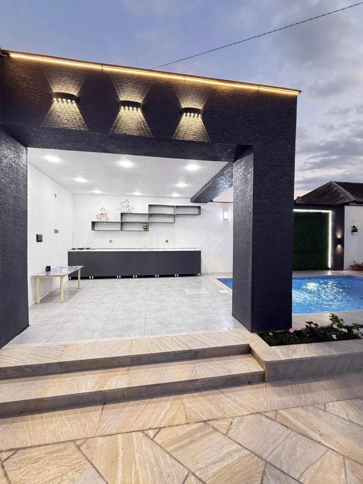 Satılır 4 otaqlı həyət evi 180 m²