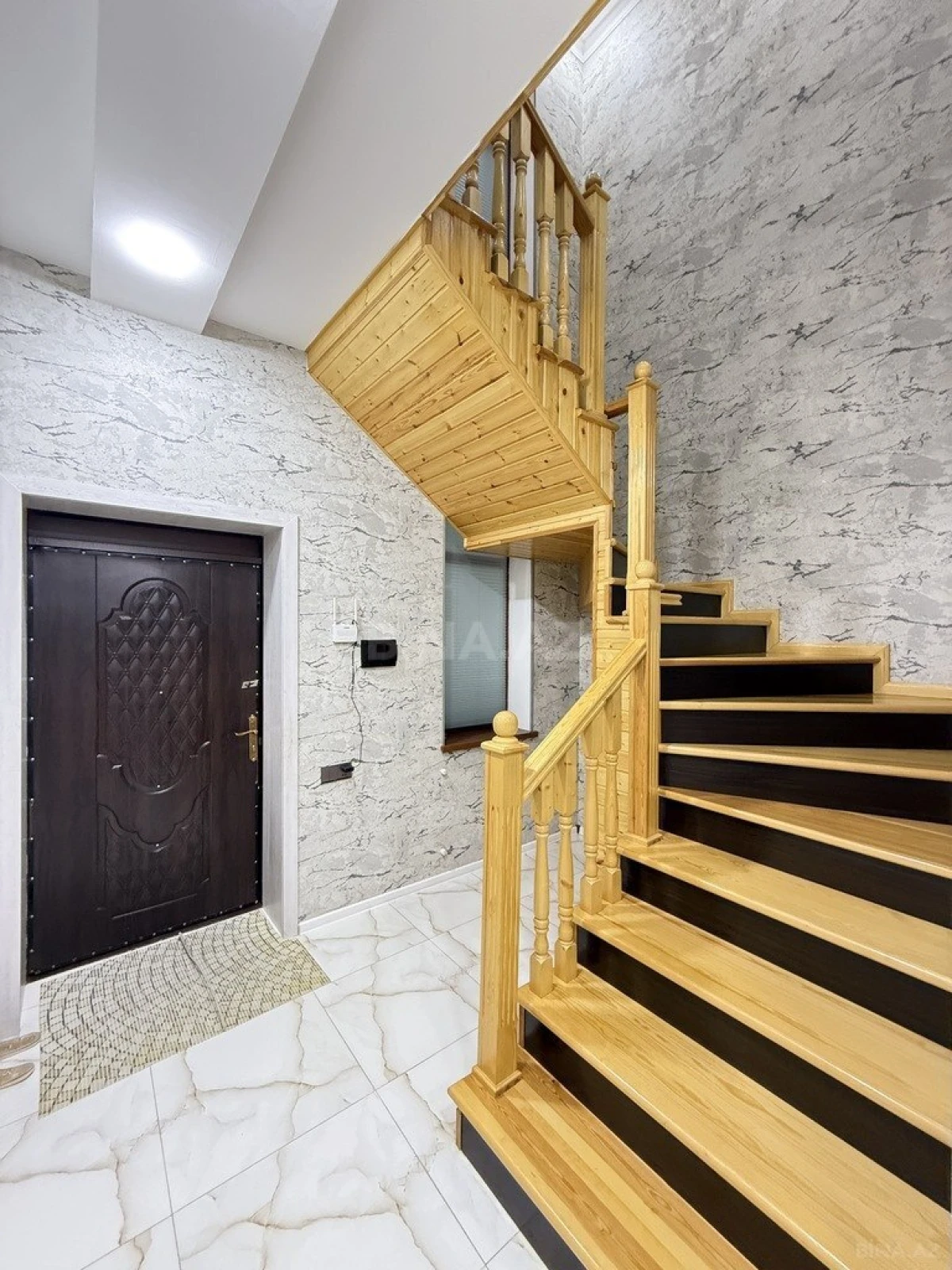 Satılır 4 otaqlı həyət evi 180 m²