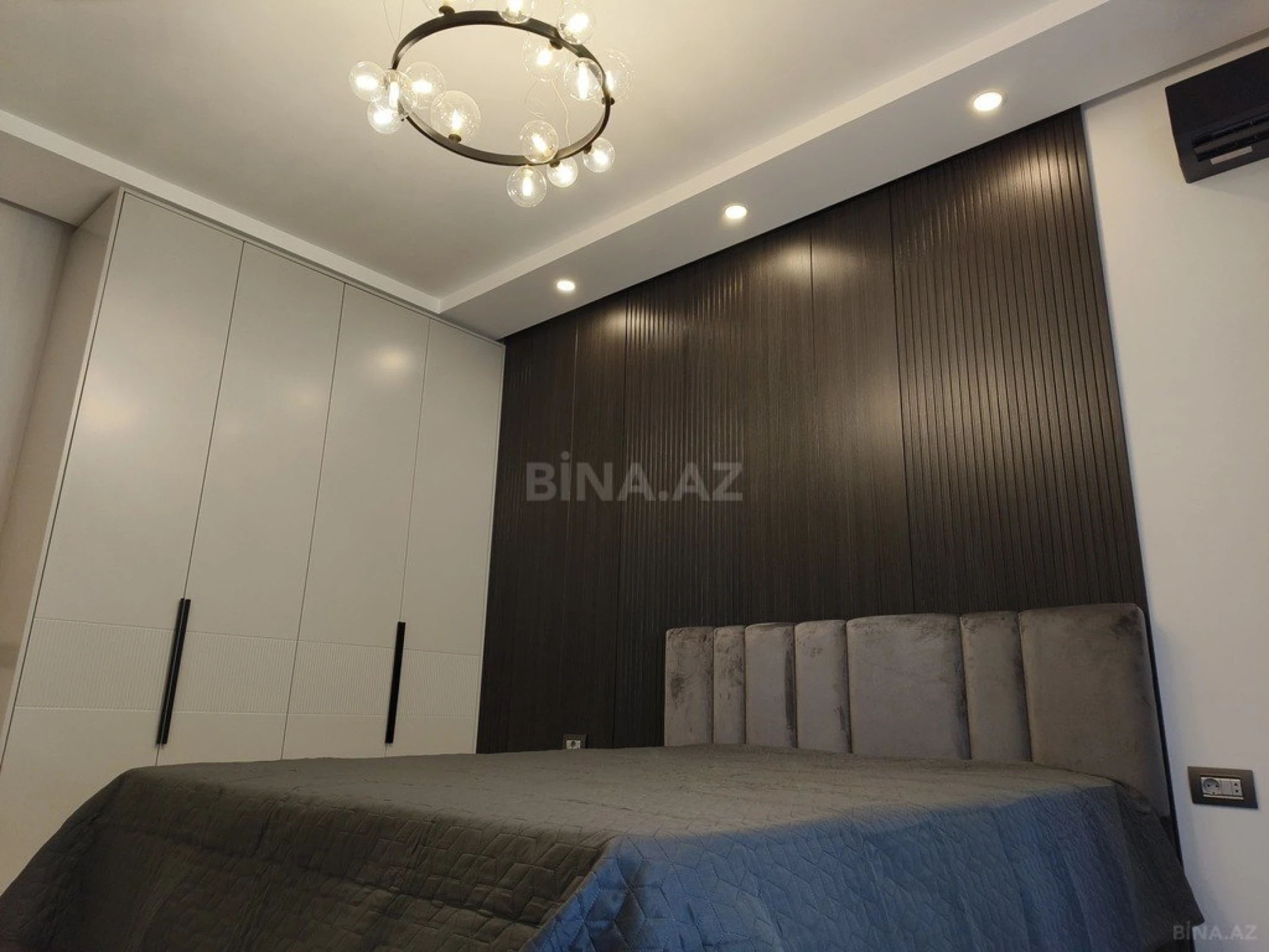 Kirayə verilir 2 otaqlı mənzil 105 m²