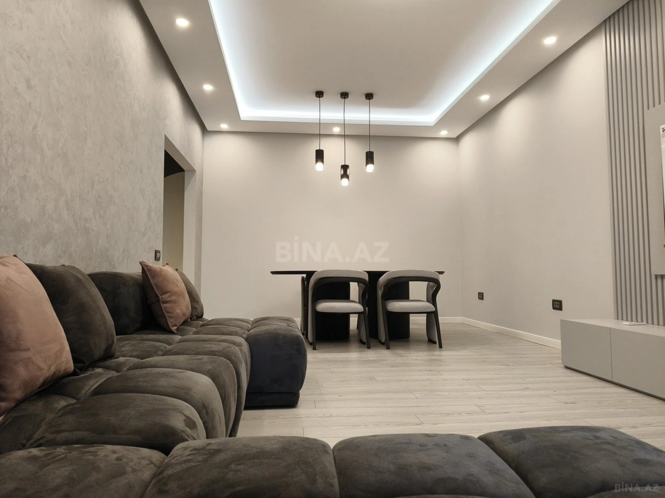 Kirayə verilir 2 otaqlı mənzil 105 m²