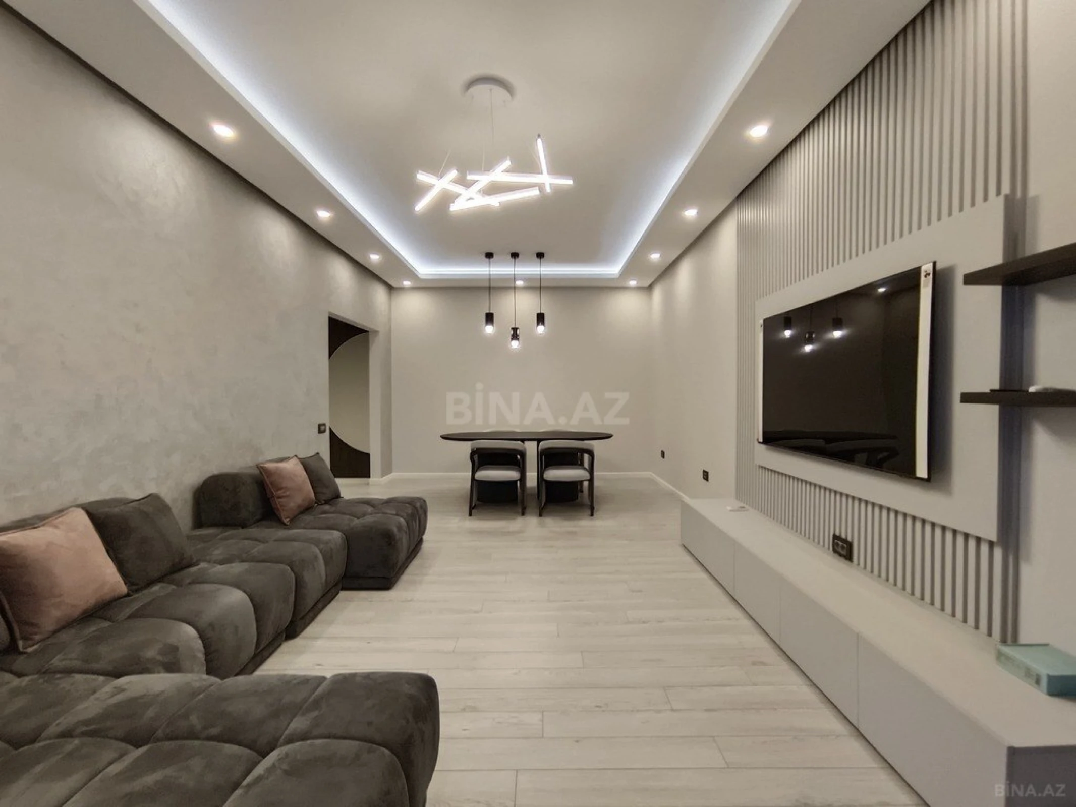 Kirayə verilir 2 otaqlı mənzil 105 m²