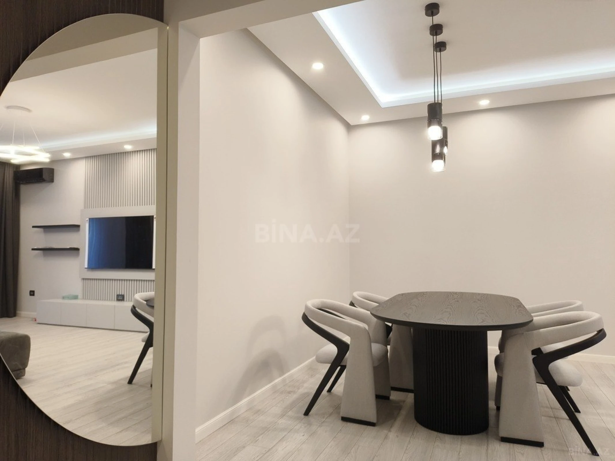 Kirayə verilir 2 otaqlı mənzil 105 m²